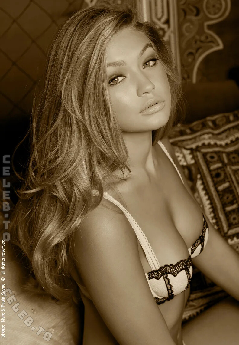 Gigi Hadid nude photo 3