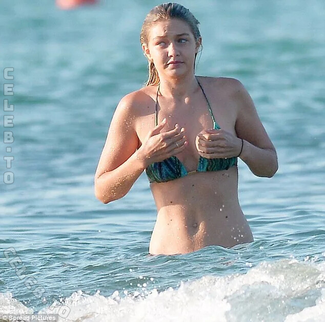 Gigi Hadid nude photo 14