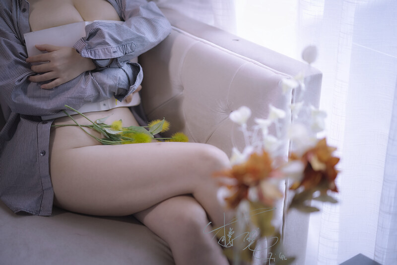 GiGi nude photo 9