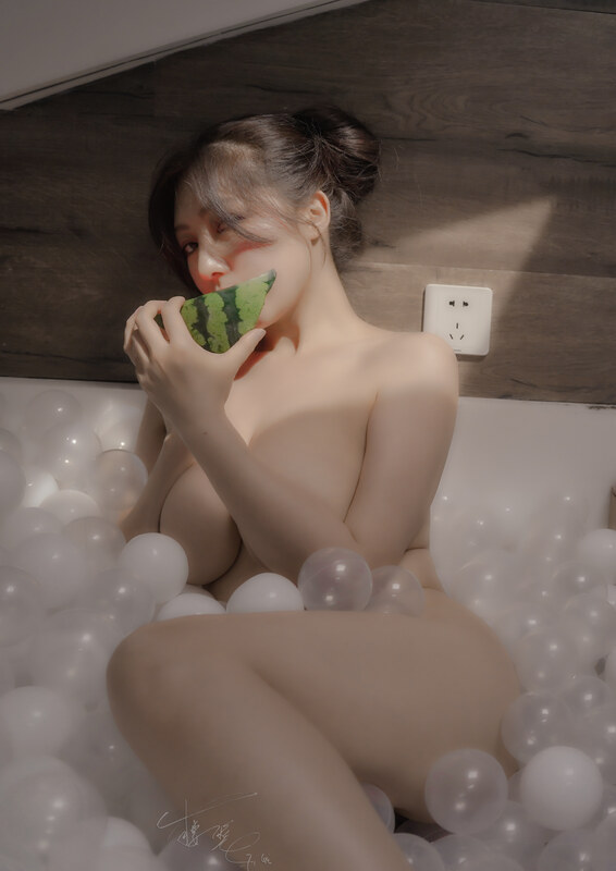 GiGi nude photo 2