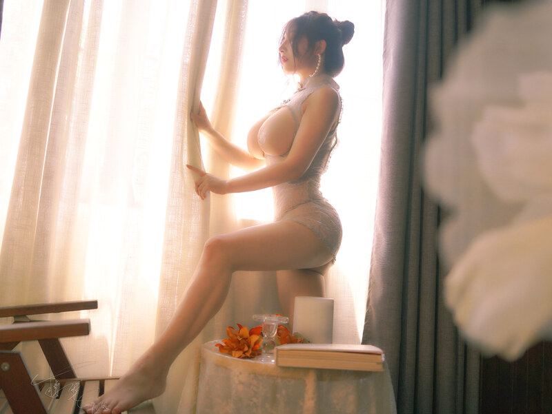 GiGi nude photo 15