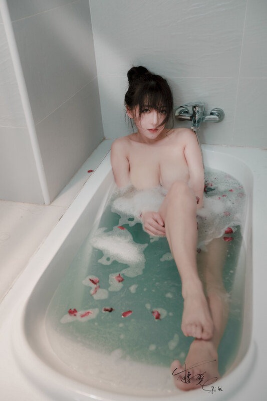 GiGi nude photo 18