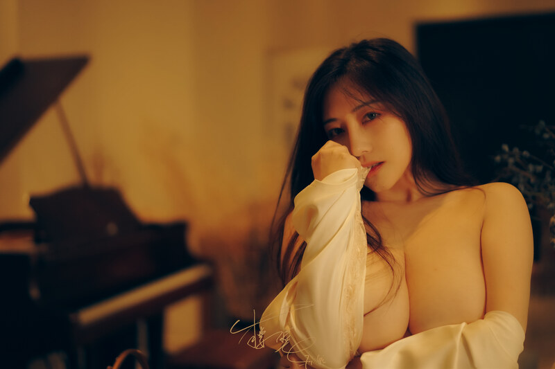 GiGi nude photo 16