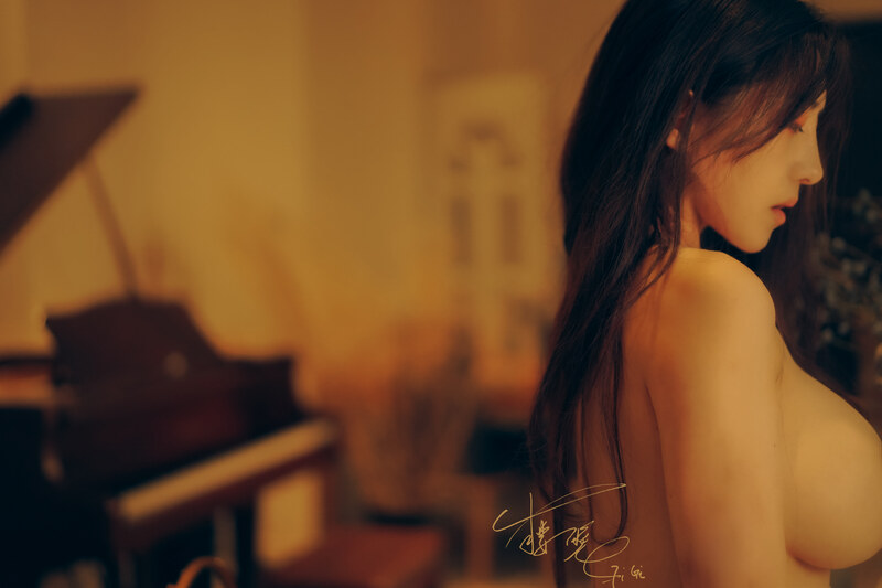 GiGi nude photo 17