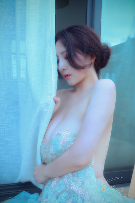 GiGi nude photo 2