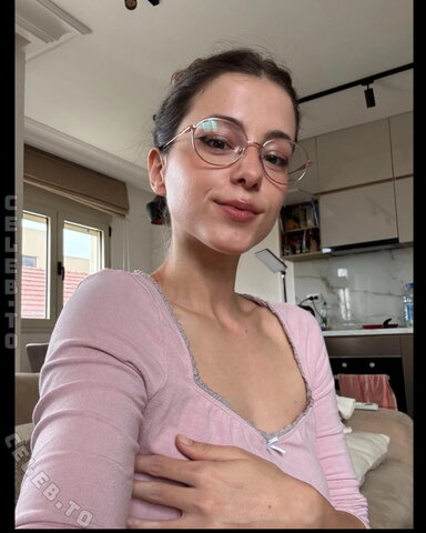 Gil Liany nude photo 8