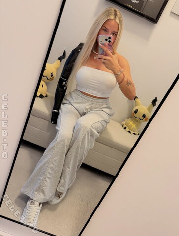 Gina Rühl Sexy (2 photos)