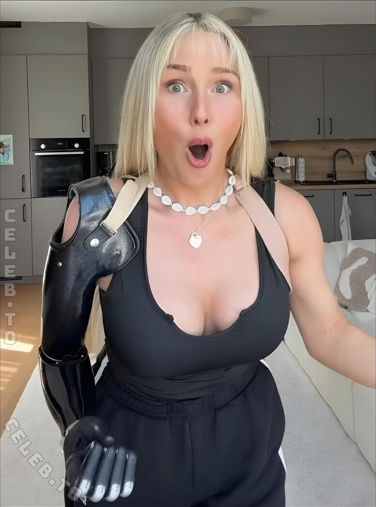 Gina Rühl nude photo 2