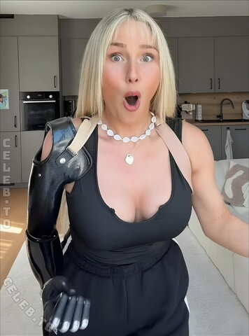 Gina Rühl nude photo 2
