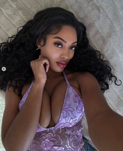 Gina Wap nude photo 3