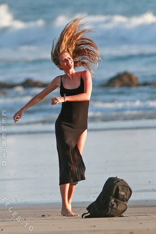 Gisele Bundchen nude photo 4