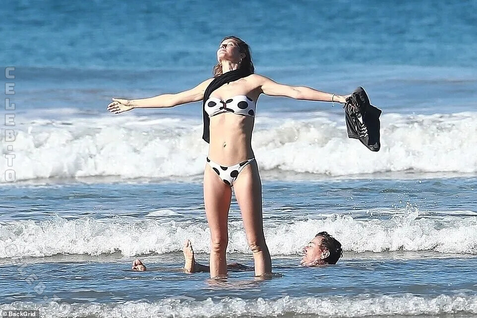 Gisele Bundchen nude photo 3