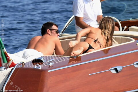 Gisele Bundchen nude photo 22
