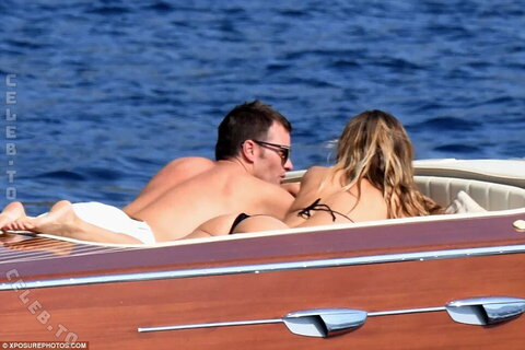 Gisele Bundchen nude photo 19