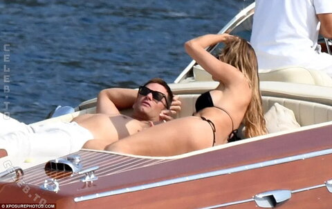 Gisele Bundchen nude photo 18