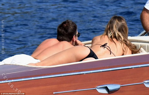 Gisele Bundchen nude photo 16