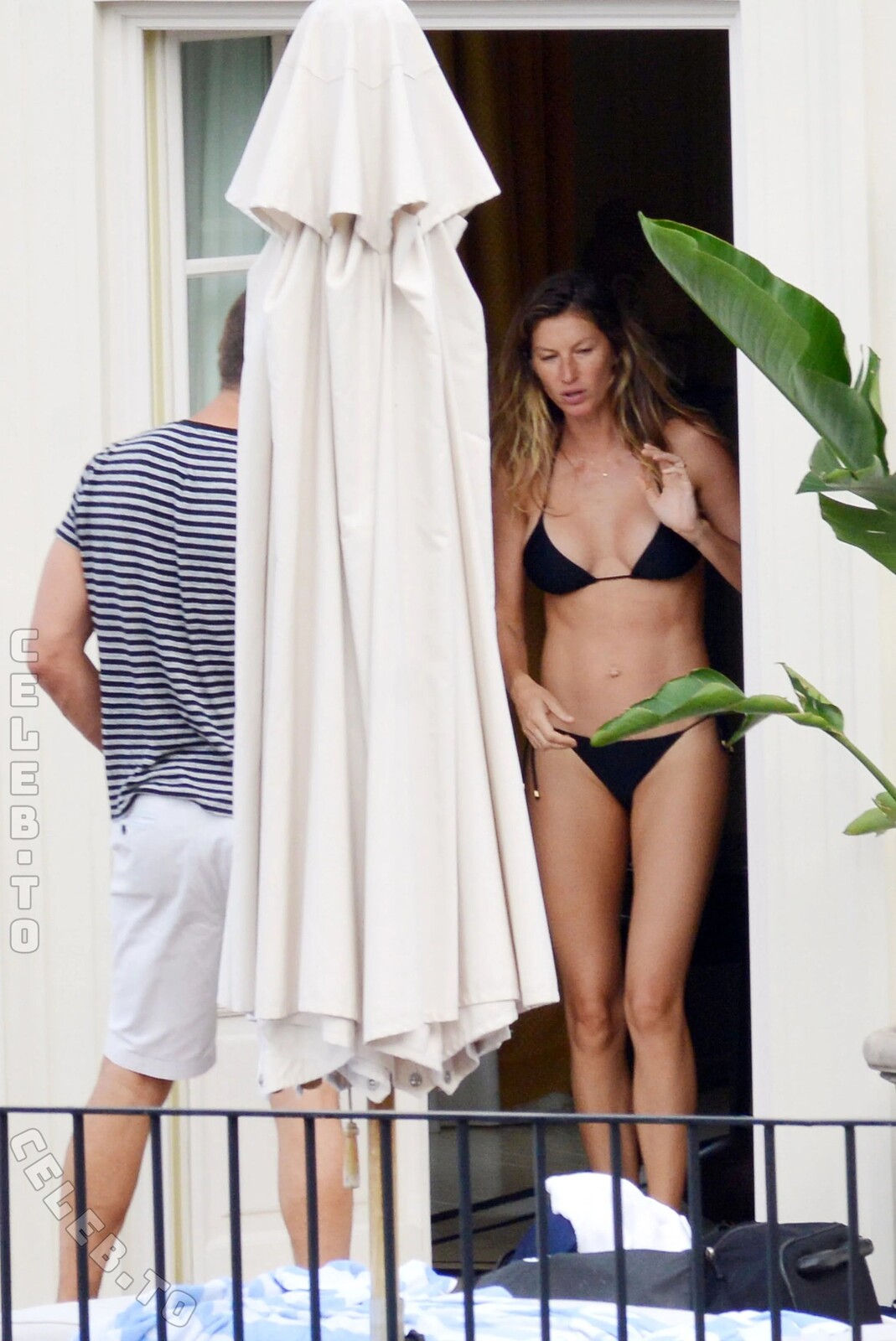 Gisele Bundchen nude photo 13