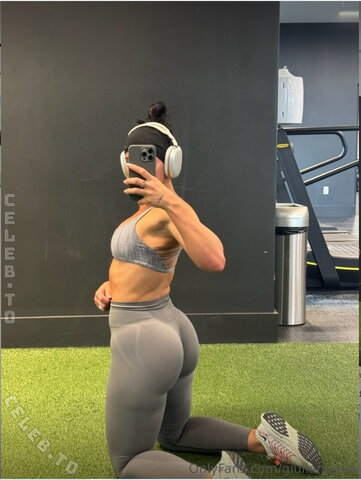 Giulianaava nude photo 16
