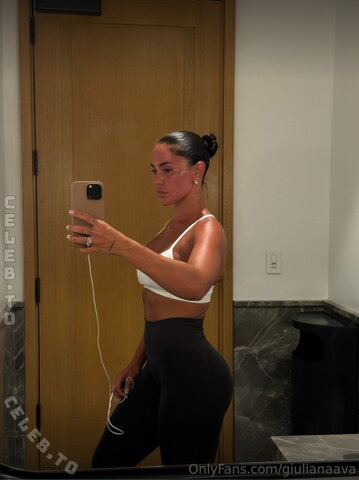 Giulianaava nude photo 6