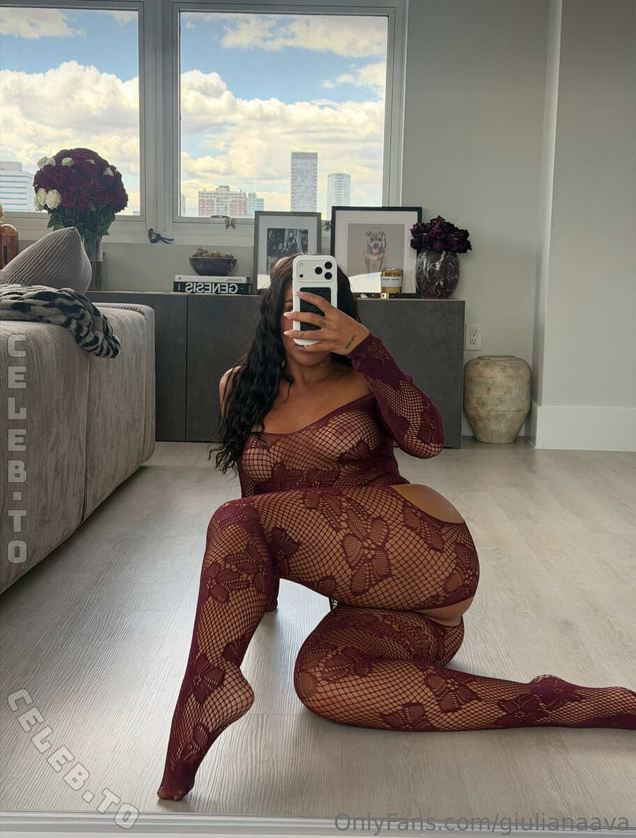 Giulianaava nude photo 2