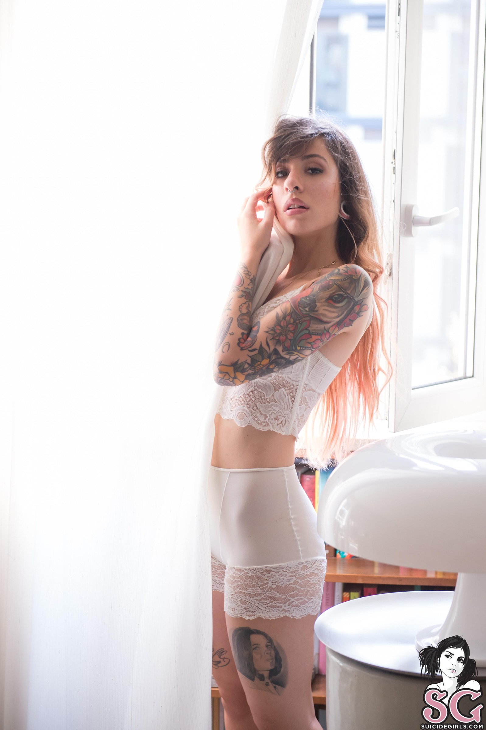 Giuno nude photo 6