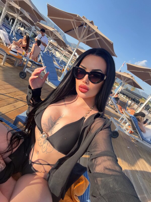 Gizem Bilgen nude photo 4