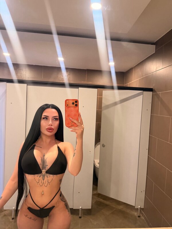 Gizem Bilgen nude photo 6
