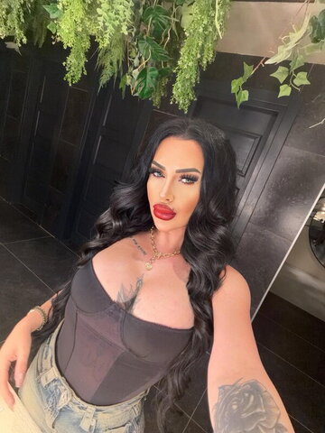 Gizem Bilgen nude photo 3