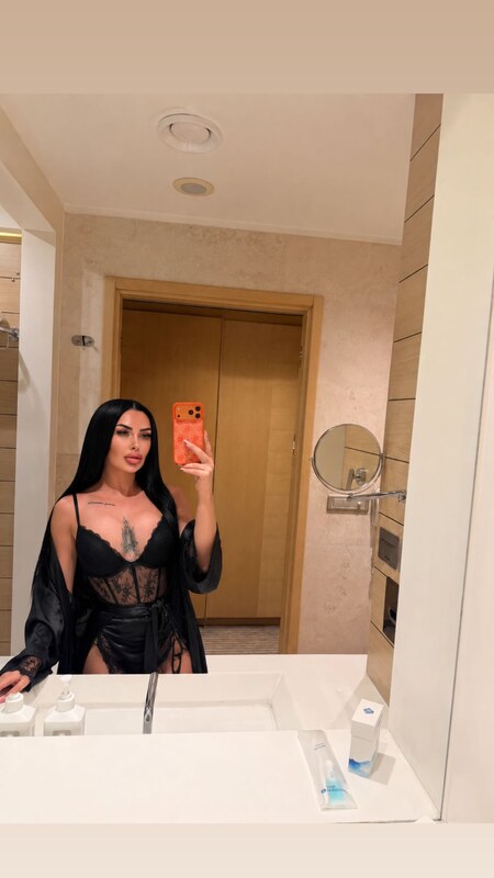 Gizem Bilgen nude photo 2