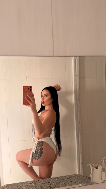 Gizem Bilgen nude photo 3