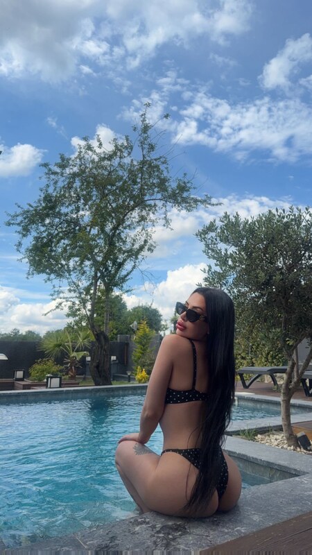Gizem Bilgen nude photo 5