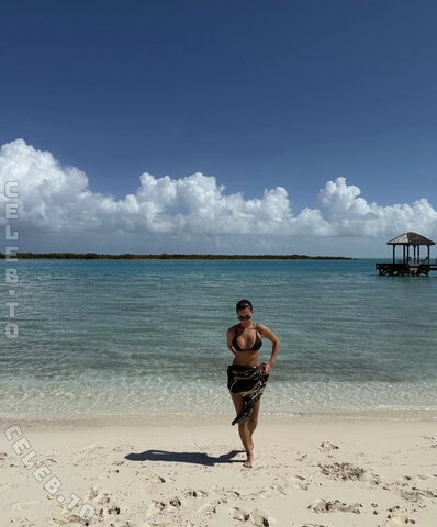 Gizem Emre nude photo 9