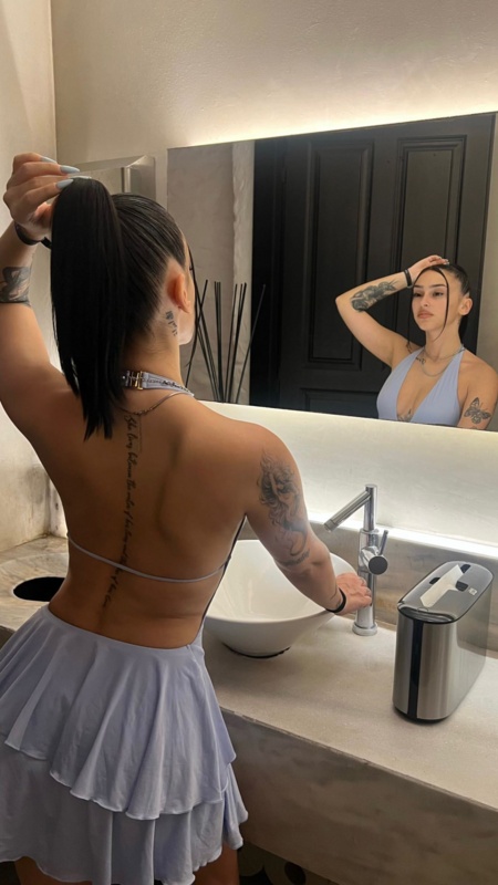 Gkougkouu nude photo 10