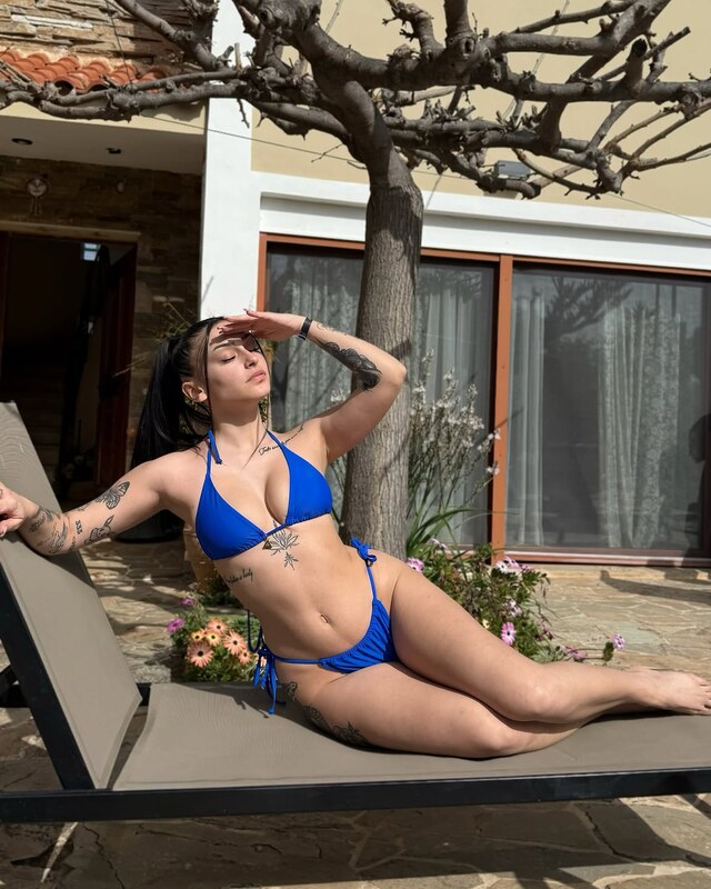 Gkougkouu nude photo 1