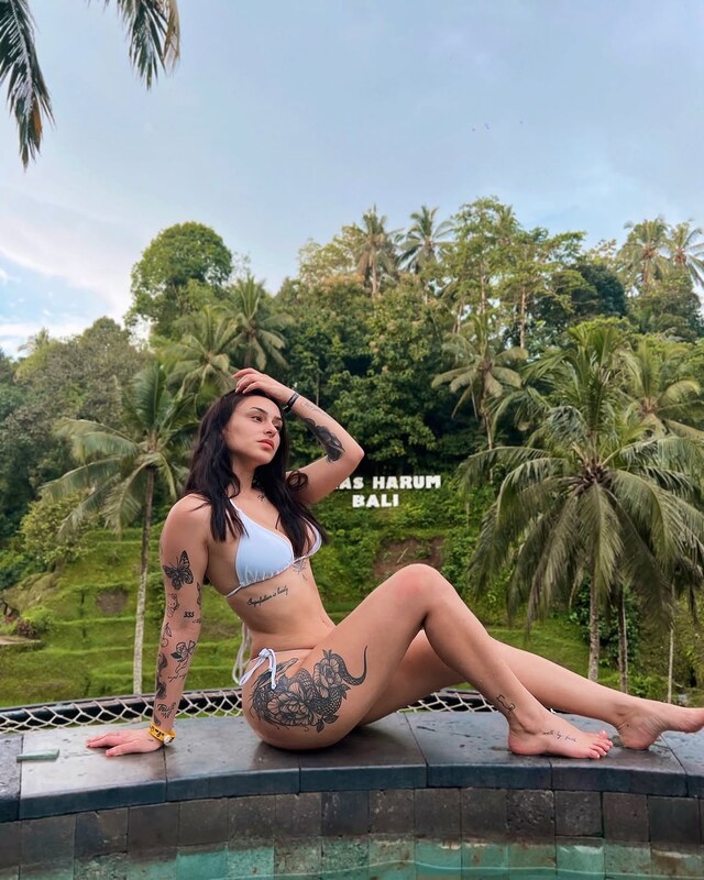 Gkougkouu nude photo 11