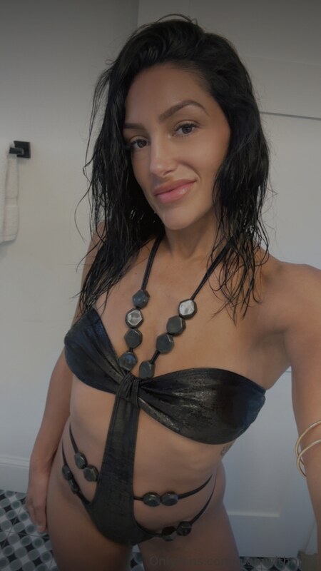 glamwithnikki nude photo 1