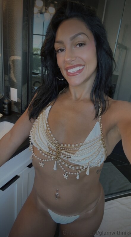 glamwithnikki nude photo 2