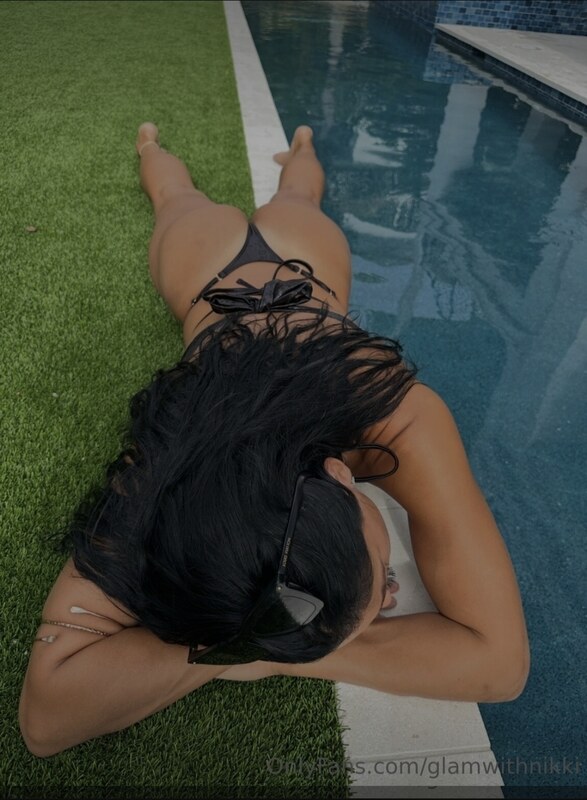glamwithnikki nude photo 4