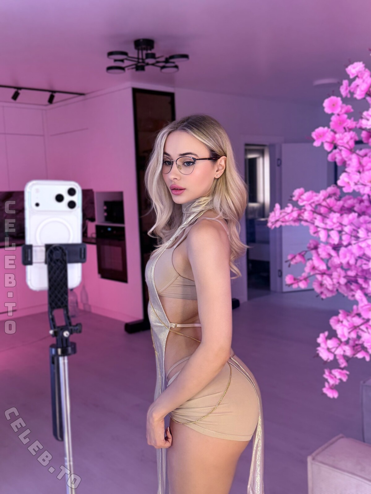 Gloria Matvien nude photo 1