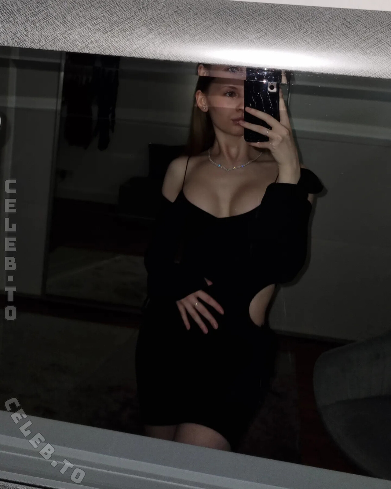 Goddess Norina nude photo 3