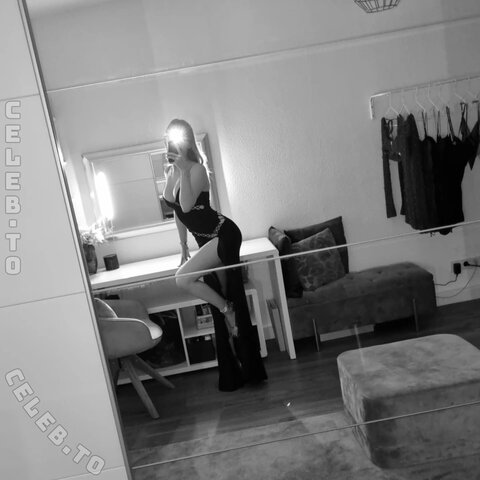 Goddess Norina nude photo 9