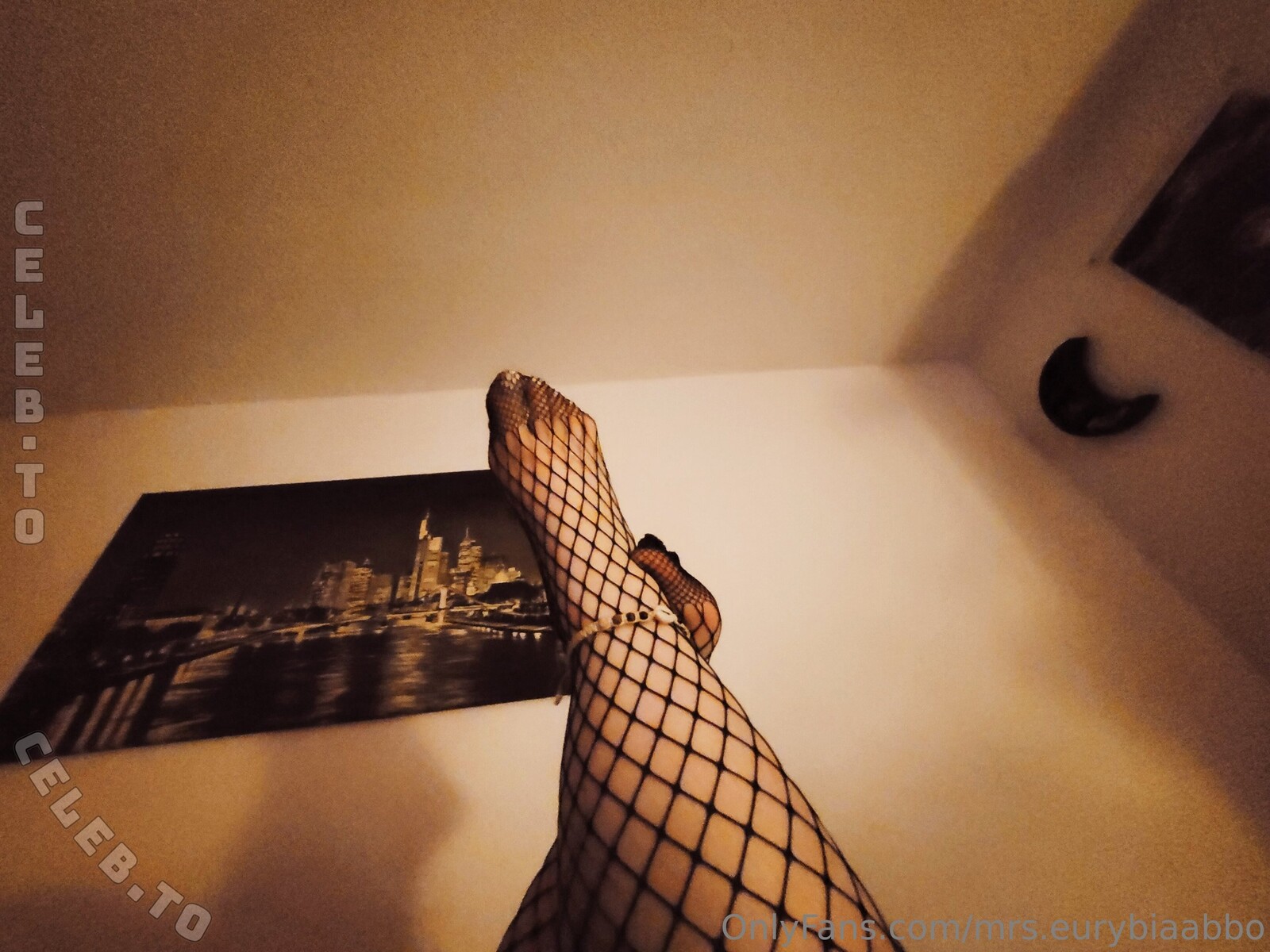 Goddess Victoria nude photo 8