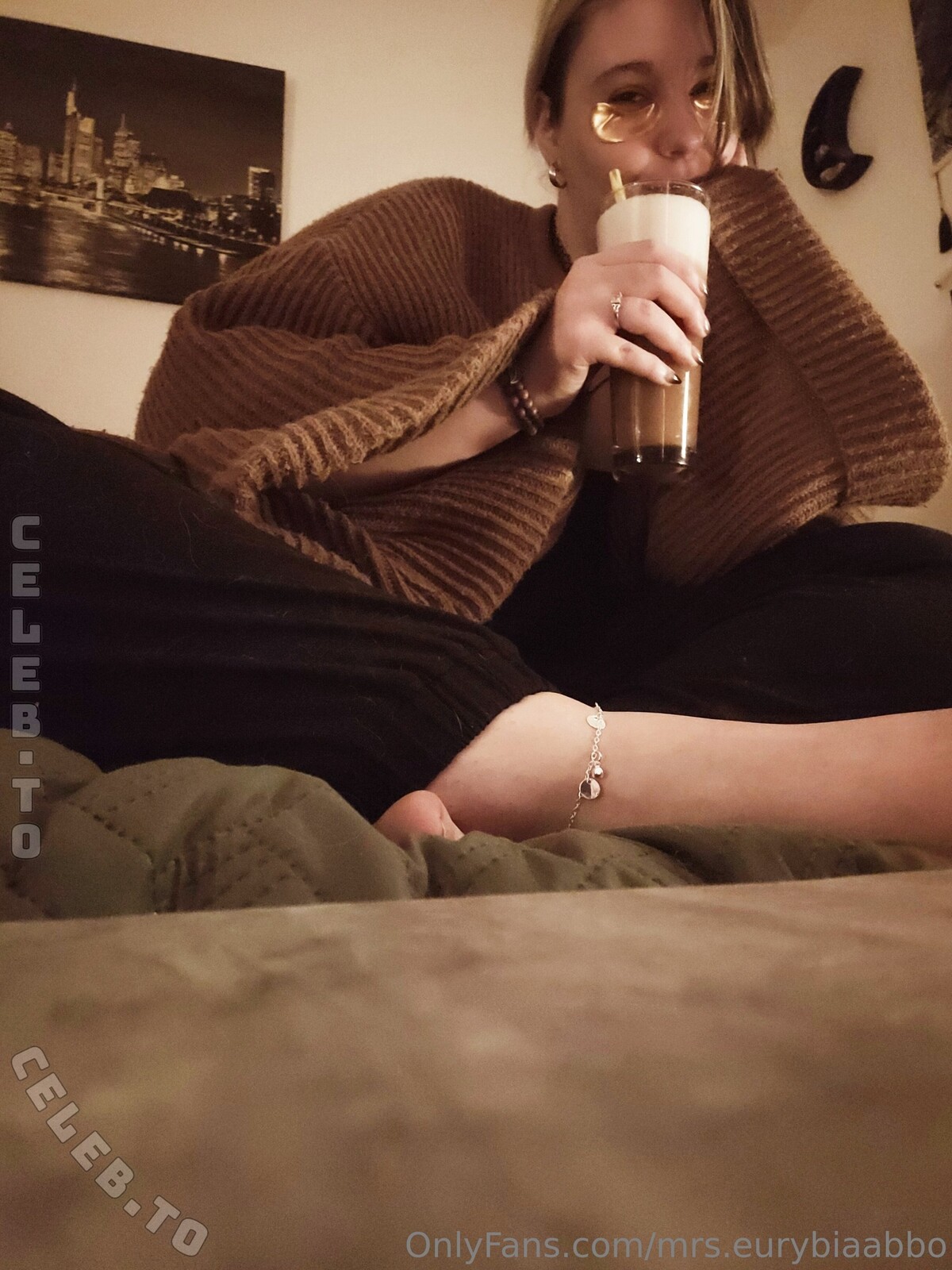 Goddess Victoria nude photo 3
