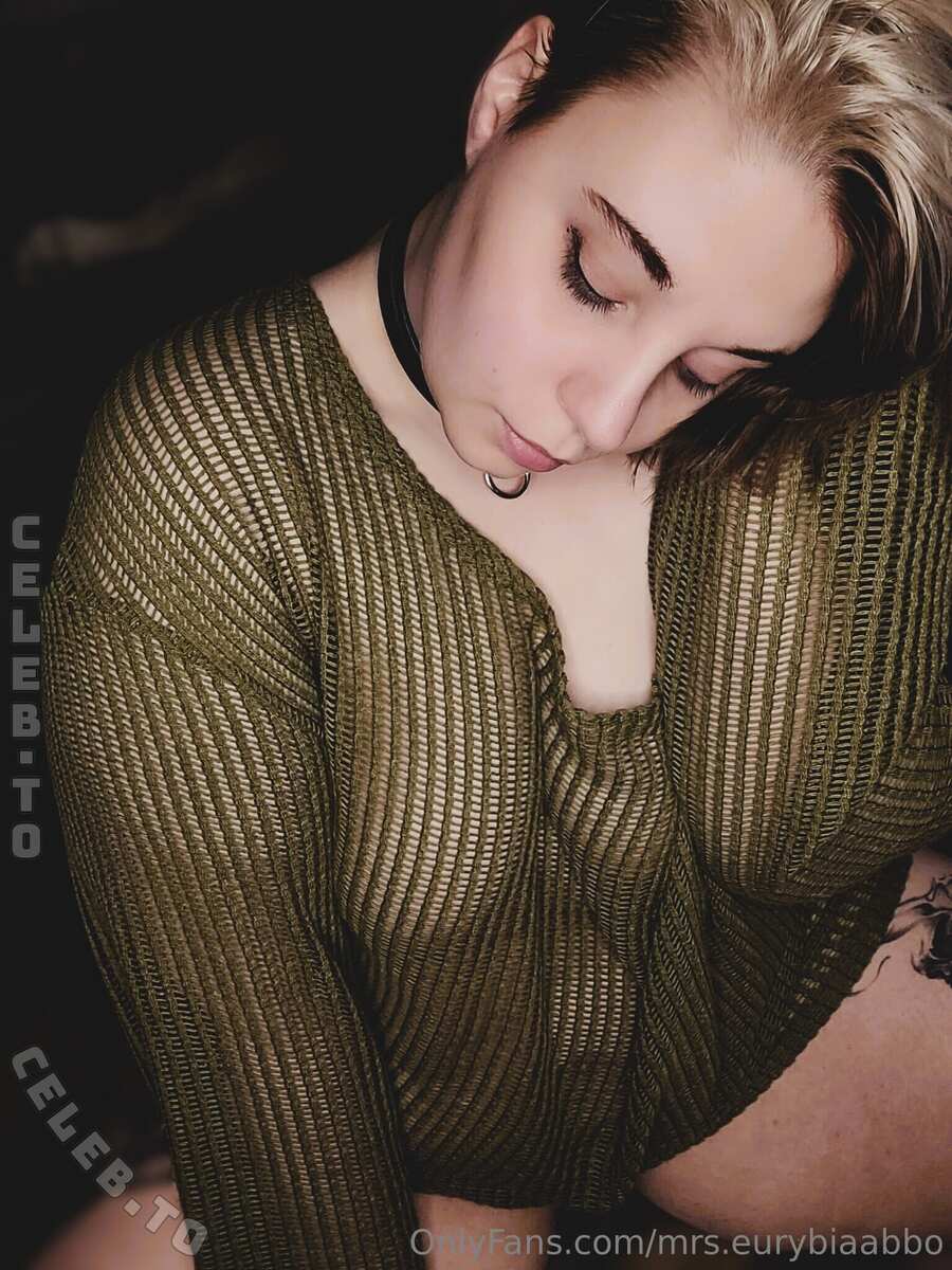 Goddess Victoria nude photo 13