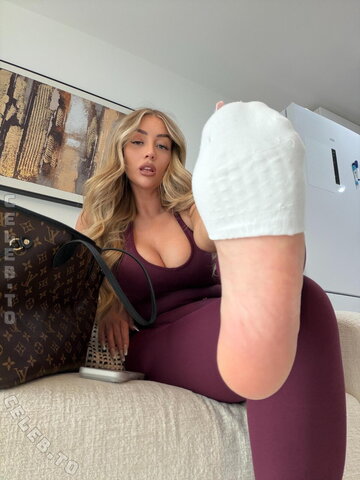 goddesshollyjones nude photo 33
