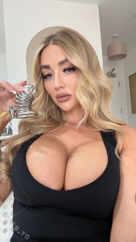 goddesshollyjones nude photo 25