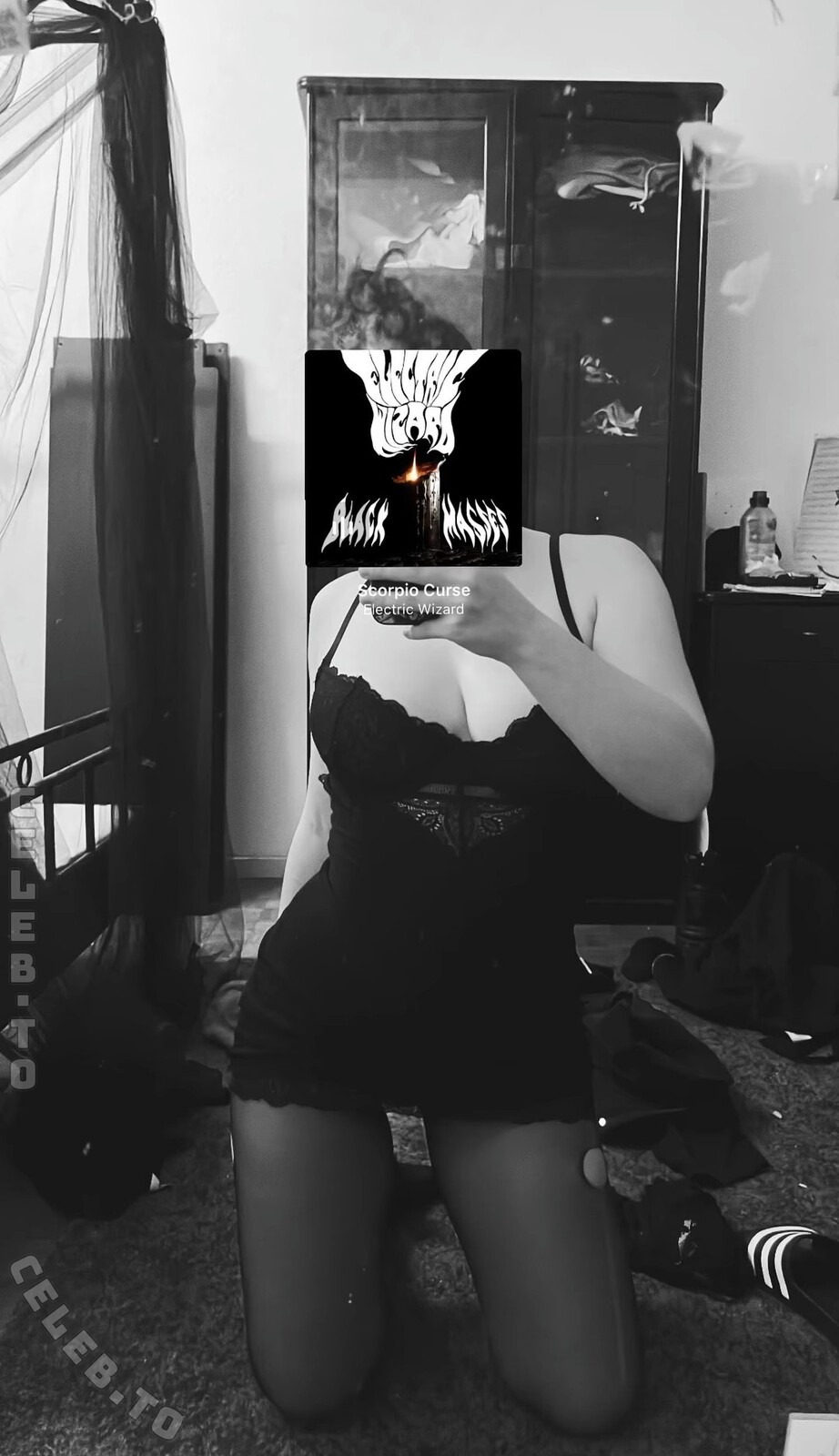 Gothminze nude photo 3