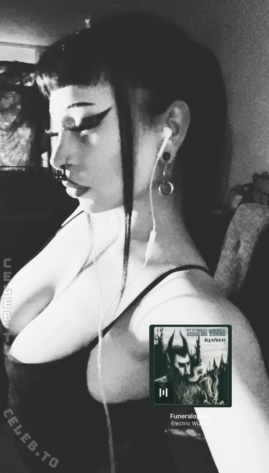 Gothminze nude photo 6