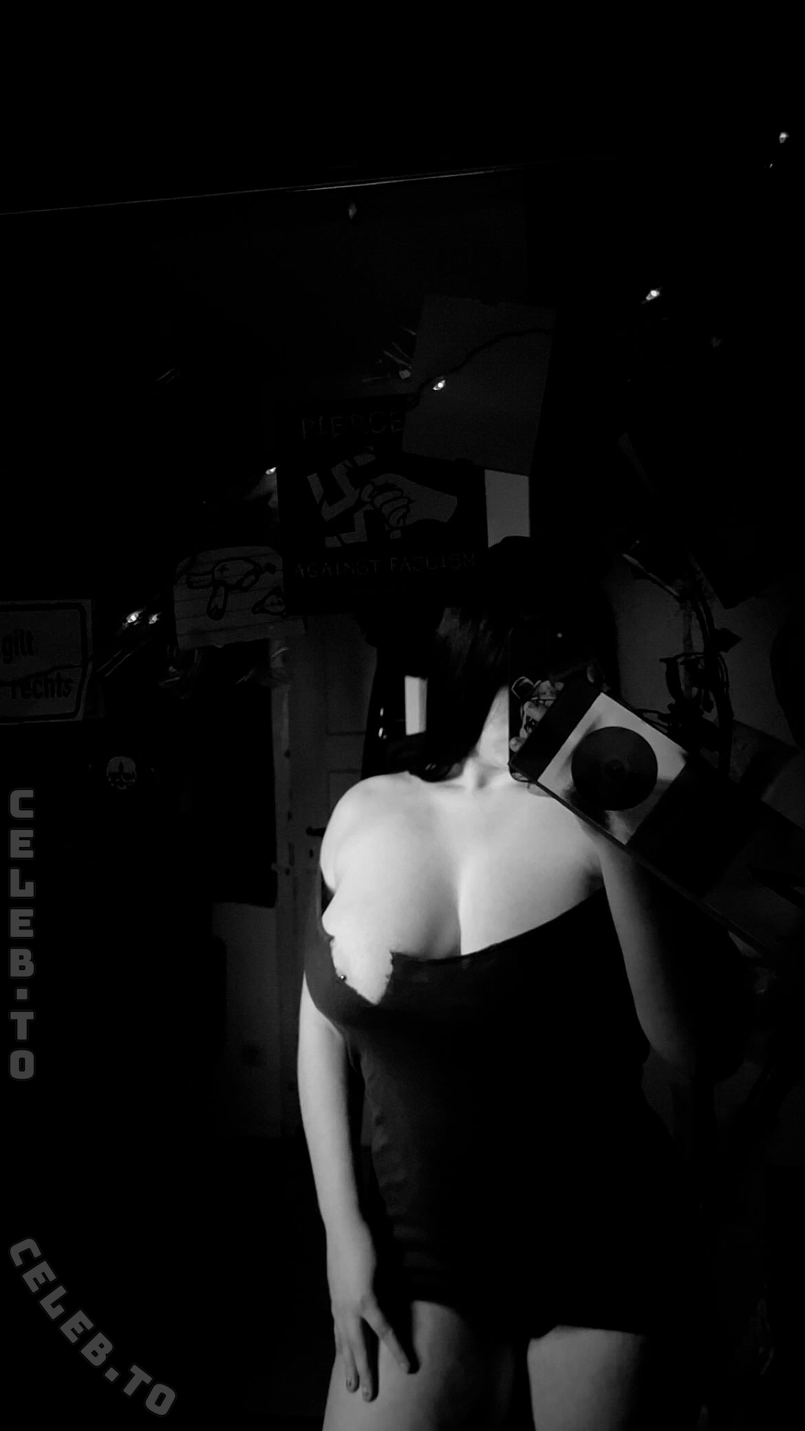Gothminze nude photo 1