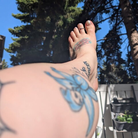 GothSolesX nude photo 20